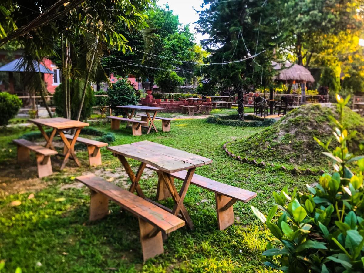 Hotel Tharu Garden And Beer Bar شيتوان المظهر الخارجي الصورة