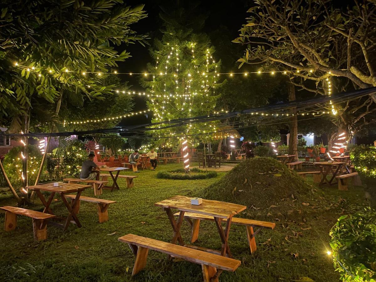 Hotel Tharu Garden And Beer Bar شيتوان المظهر الخارجي الصورة