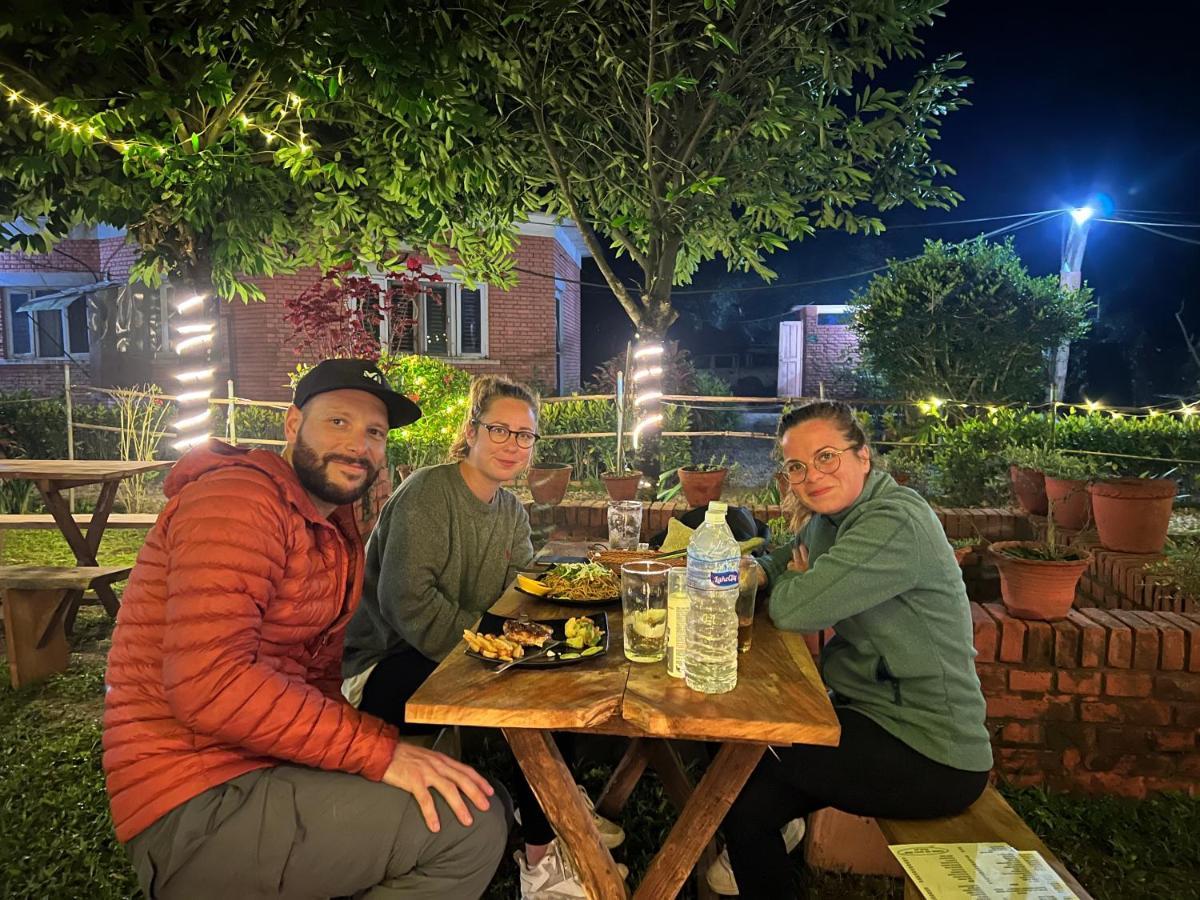 Hotel Tharu Garden And Beer Bar شيتوان المظهر الخارجي الصورة