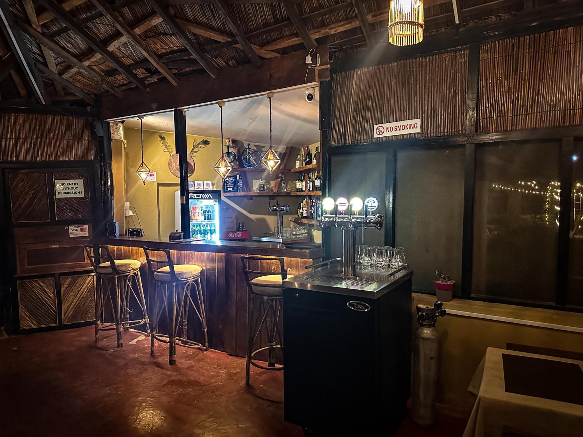 Hotel Tharu Garden And Beer Bar شيتوان المظهر الخارجي الصورة