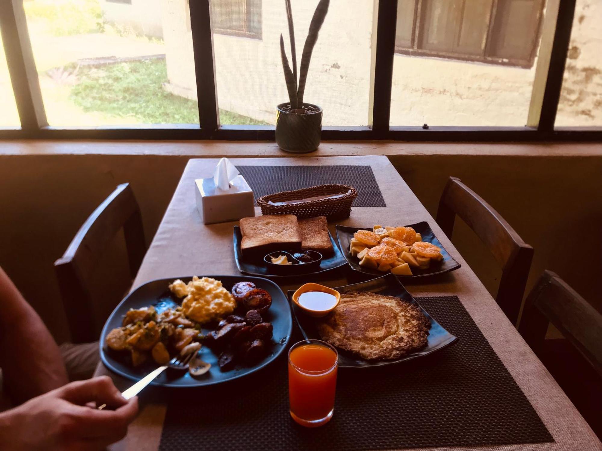 Hotel Tharu Garden And Beer Bar شيتوان المظهر الخارجي الصورة