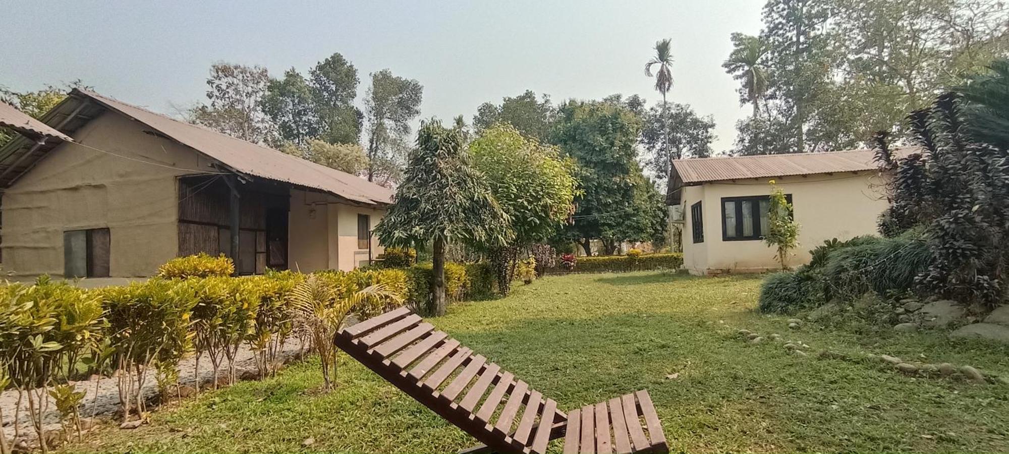 Hotel Tharu Garden And Beer Bar شيتوان المظهر الخارجي الصورة