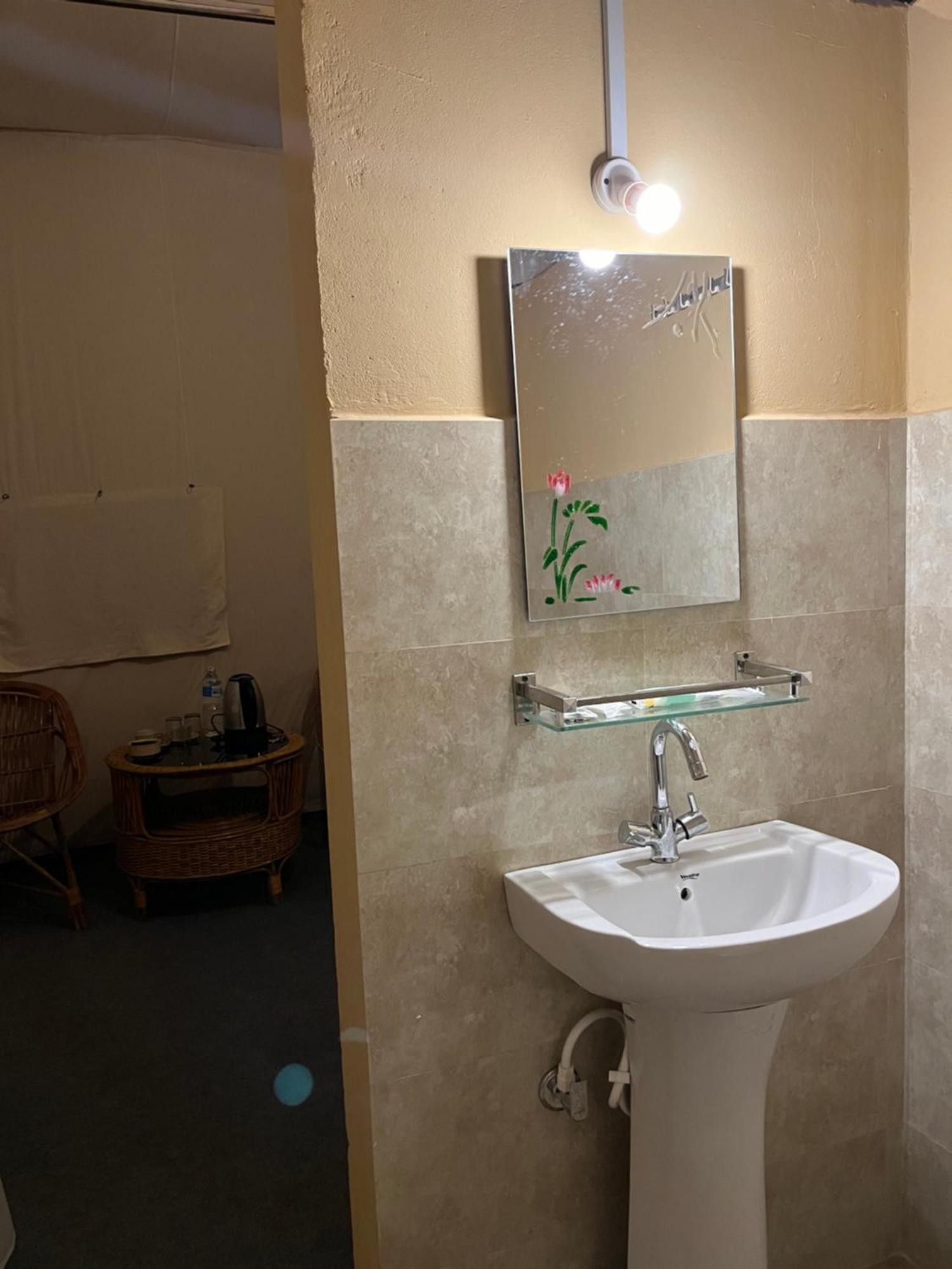 Hotel Tharu Garden And Beer Bar شيتوان المظهر الخارجي الصورة