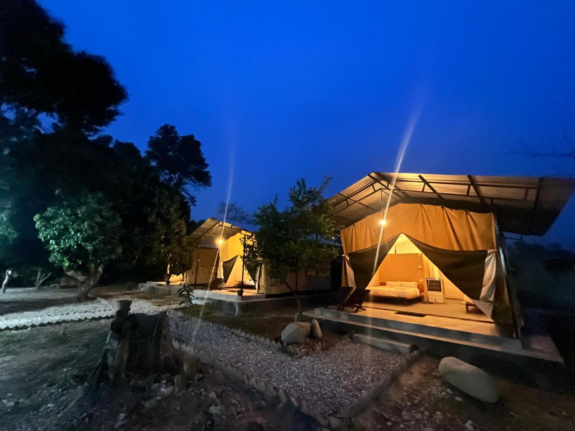 Hotel Tharu Garden And Beer Bar شيتوان المظهر الخارجي الصورة